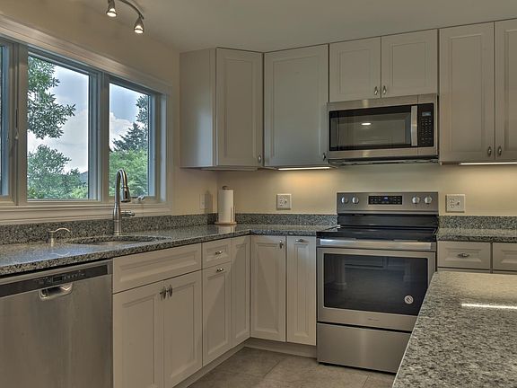 5th image of 9 Skyview Cir #9