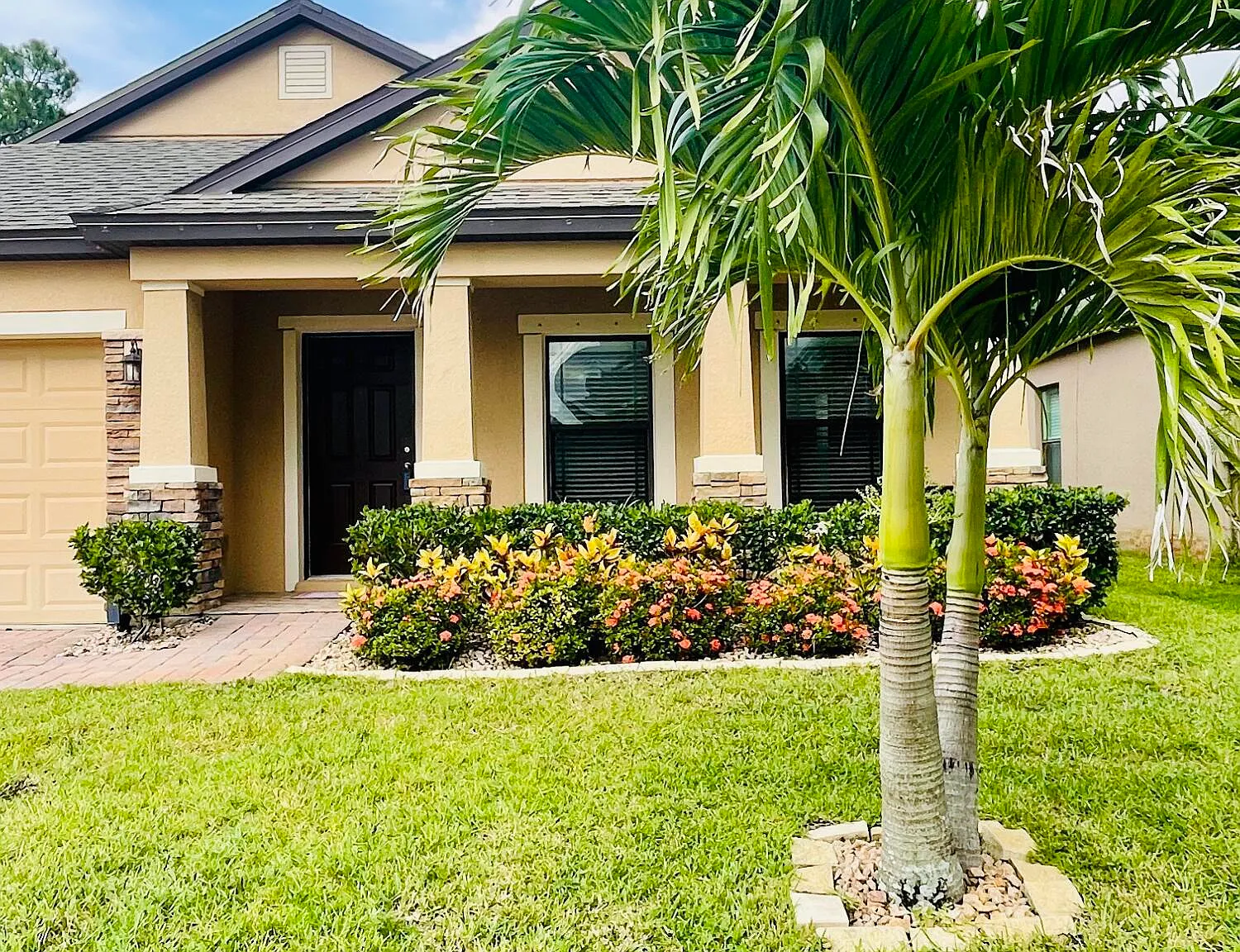 3 bed, 2.0 bath, 1762 sqft, $2,500 — Photo 2