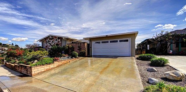 1st image of 1490 Rolling Hill Dr