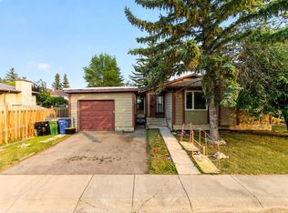 207 NW Deer Ridge Way SE, Calgary, AB T2J5Y8