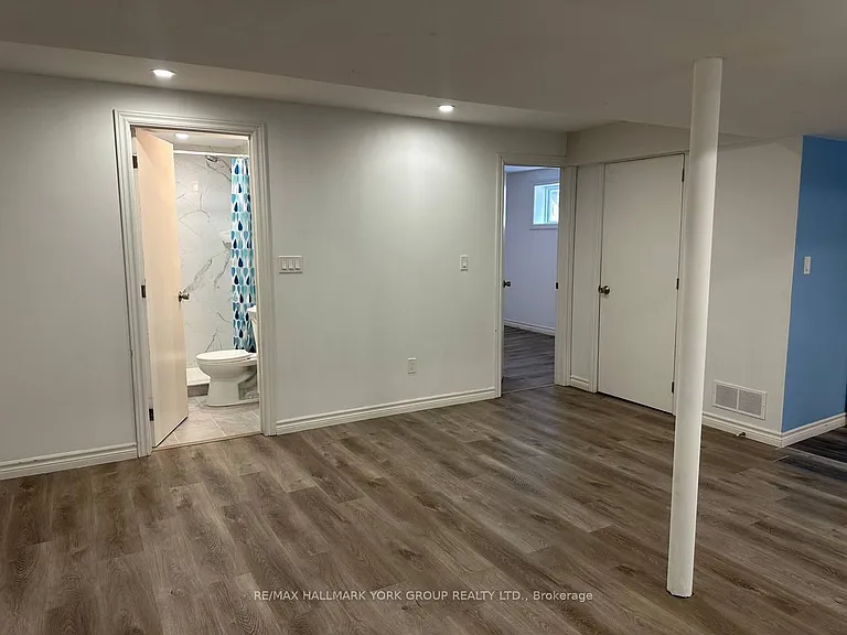 222 Currey Cres #BASEMENT — Photo 11