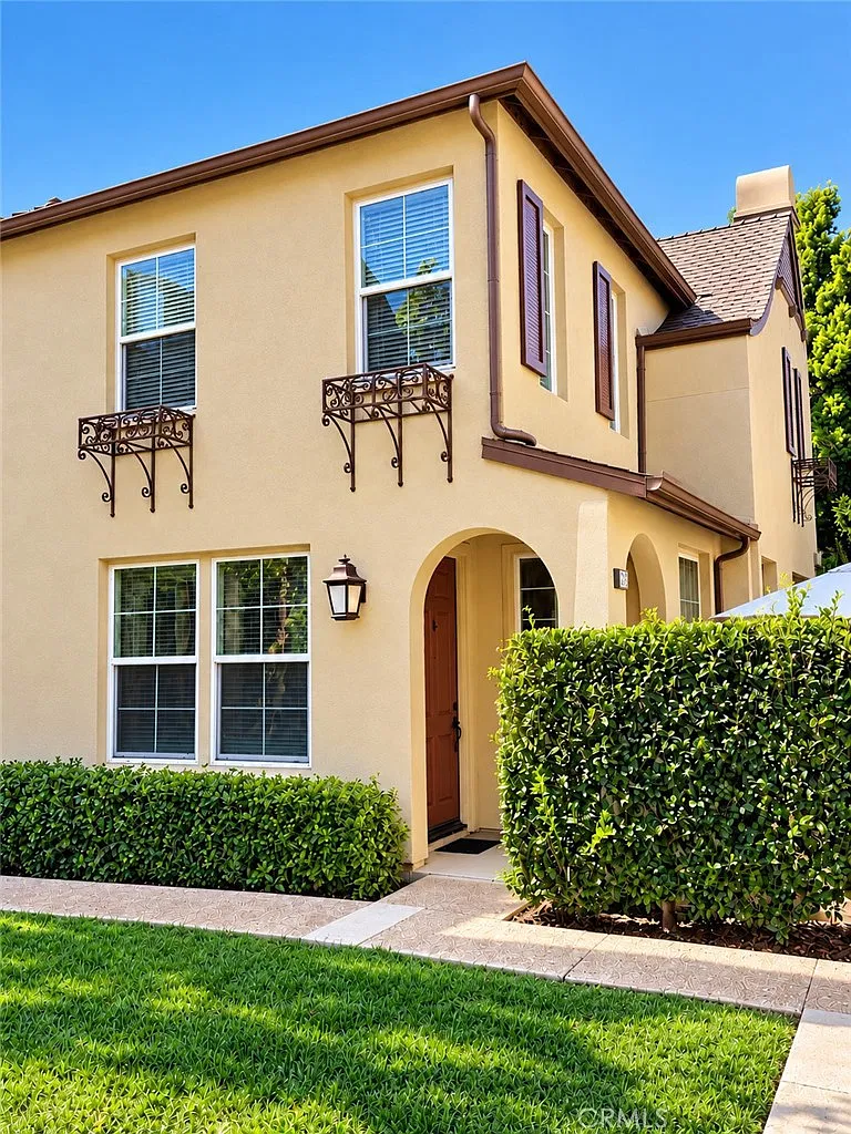 3 bed, 2.5 bath, 1682 sqft, $4,000 — Photo 1