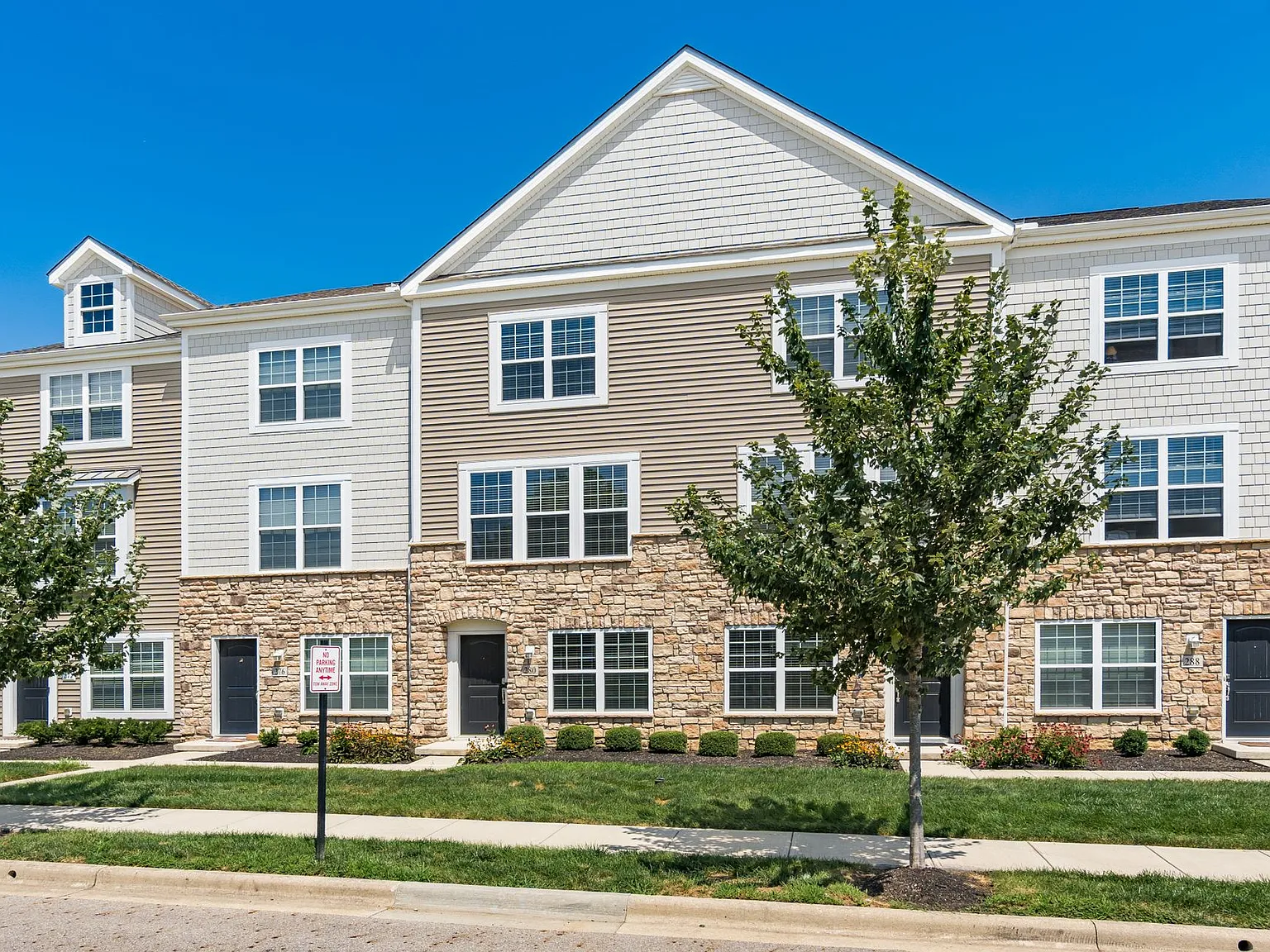 2 bed, 2.5 bath, 1504 sqft, $2,199 — Photo 3
