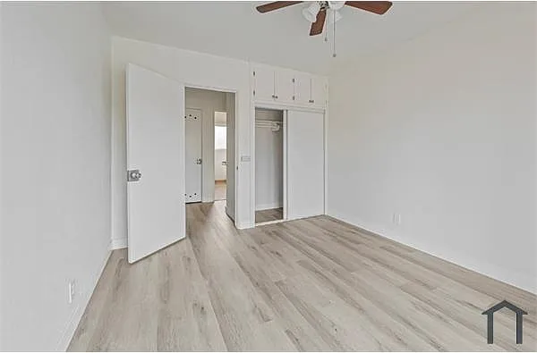 Building Photo - 1327 N Laurel Ave #19
