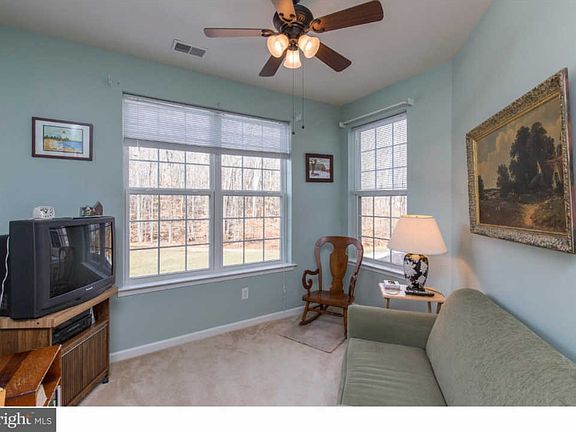 2nd image of 2106 Poplar St