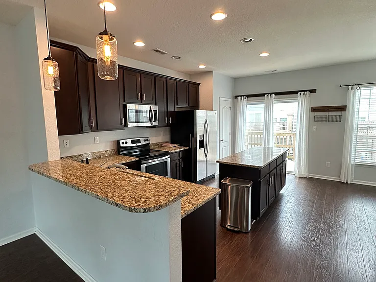 4976 Almandine Ave — Photo 6