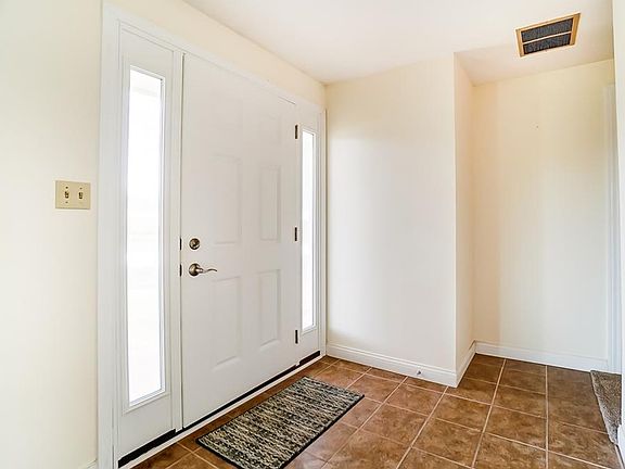 5th image of 814 Albert St
