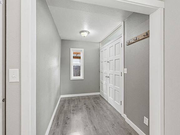 3rd image of 845 25th Pl
