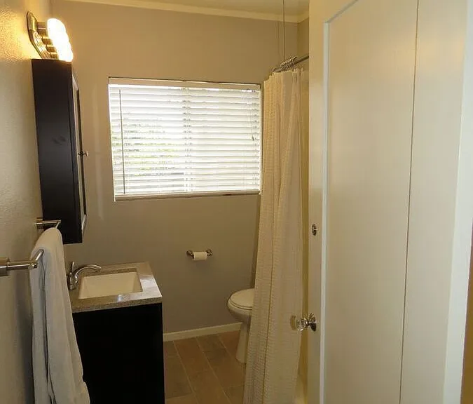 968 E Howard St — Photo 17