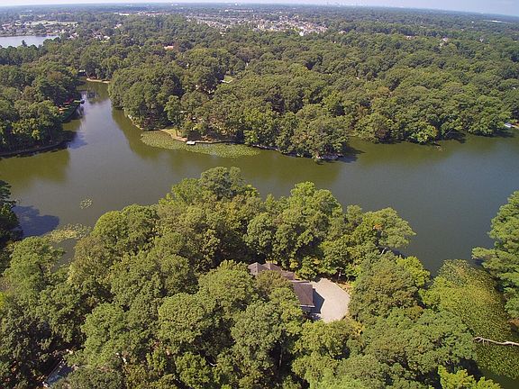 5th image of 1301 Lakeview Dr