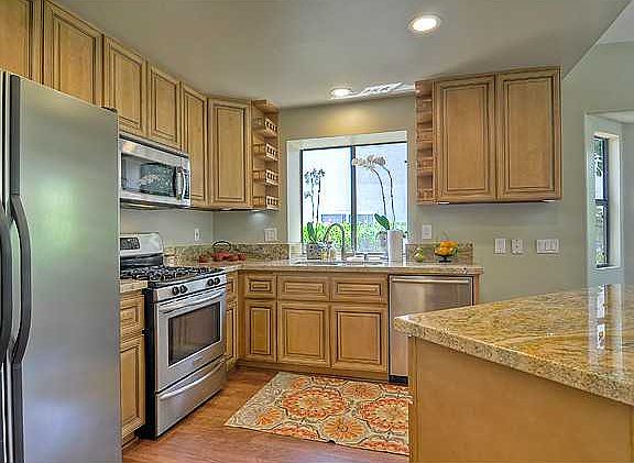 5th image of 690 Poinsettia Park S