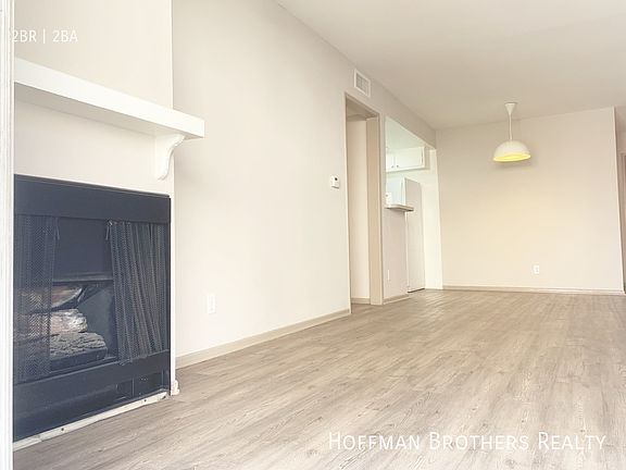 3rd image of 3132 Bagley Ave #206