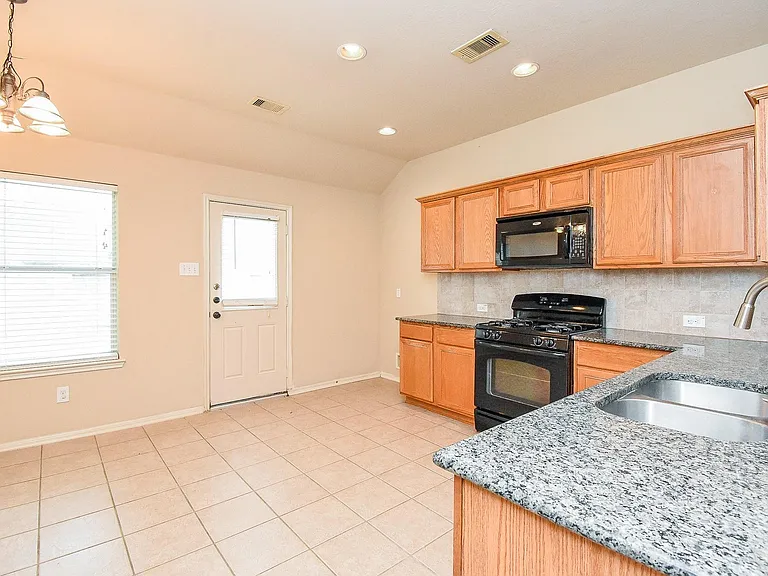 20615 Maple Rain Ct — Photo 10
