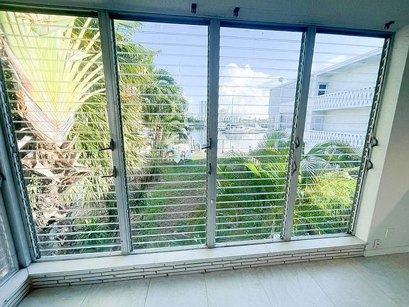 5th image of 3013 Harbor Dr APT 4A