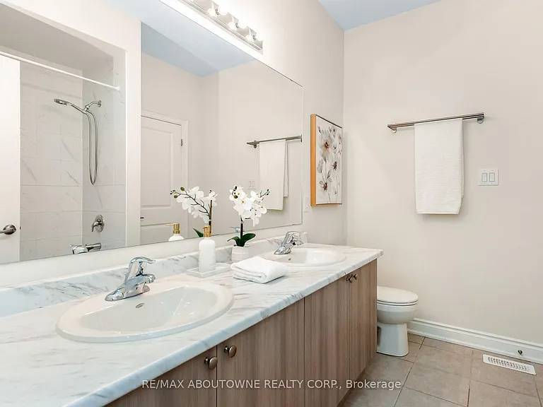 3294 Millicent Ave — Photo 42
