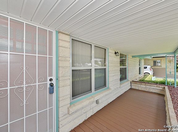 4th image of 209 Pollydale Ave