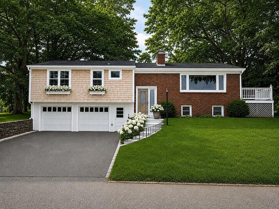 1st image of 10 Johnnycake Ln