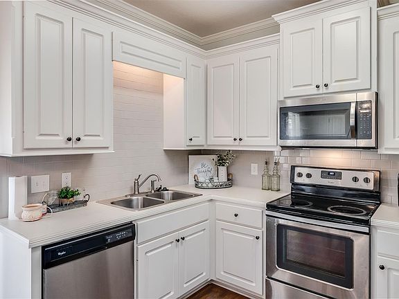 5th image of 145 Beechwood Cir