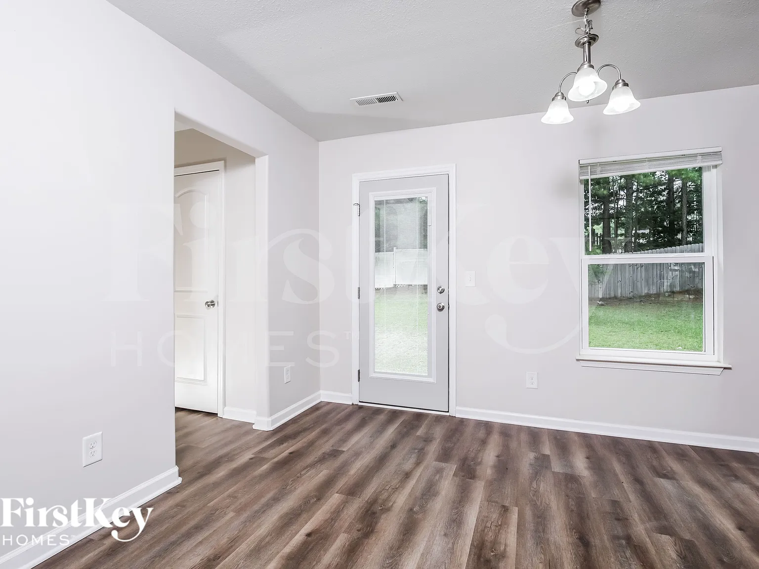 4 bed, 2.5 bath, 1601 sqft, $1,845 — Photo 4
