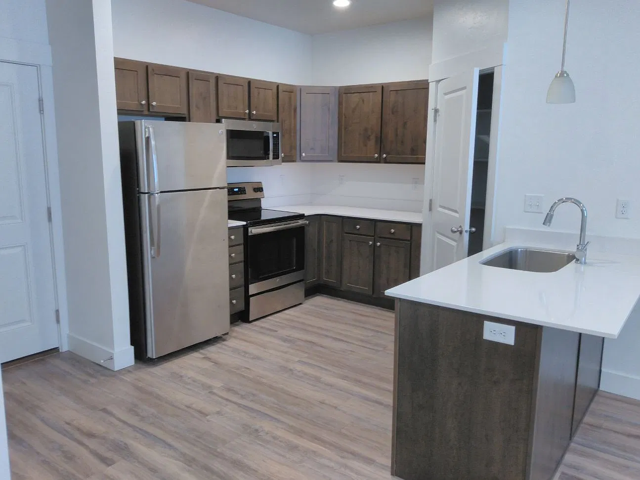 3 bed, 2.5 bath, 1400 sqft, $1,550 — Photo 4