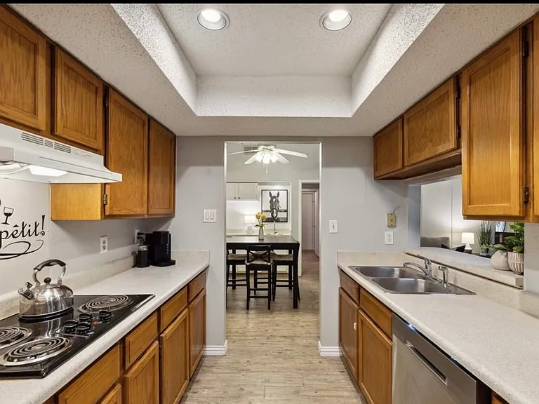 2231 Bunker Hill Dr — Photo 7