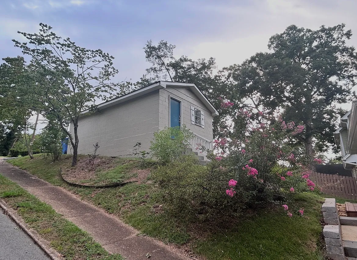 2 bed, 1100 sqft, $2,200 — Photo 3