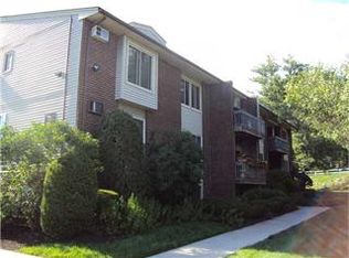 68 Country Club Ln, Pomona, NY 10970