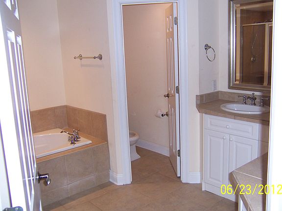 4th image of 4050 Indigo Dr APT 205