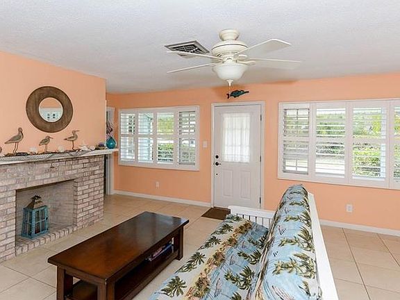 5th image of 405 Island Cir