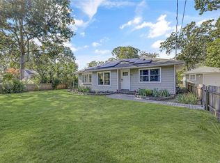 93 Temple Ave, Flanders, NY 11901