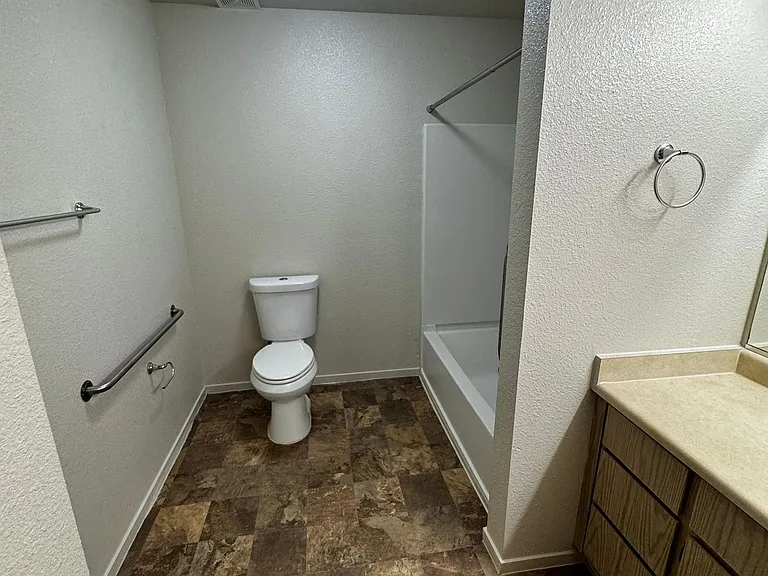 Whispering Oaks — Photo 33