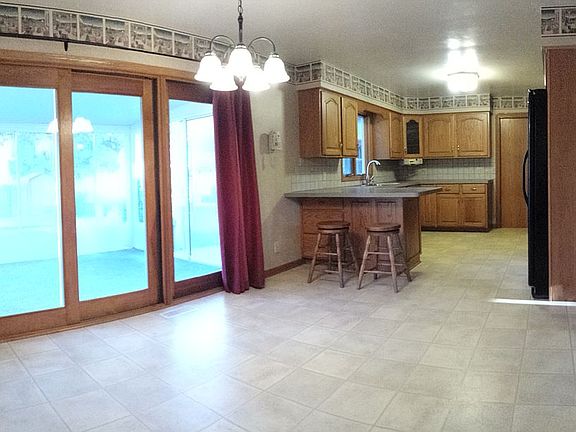 3rd image of 3617 Diamond Dr