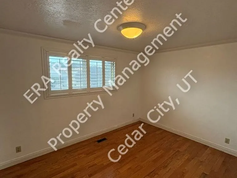 563 S 940 W — Photo 16