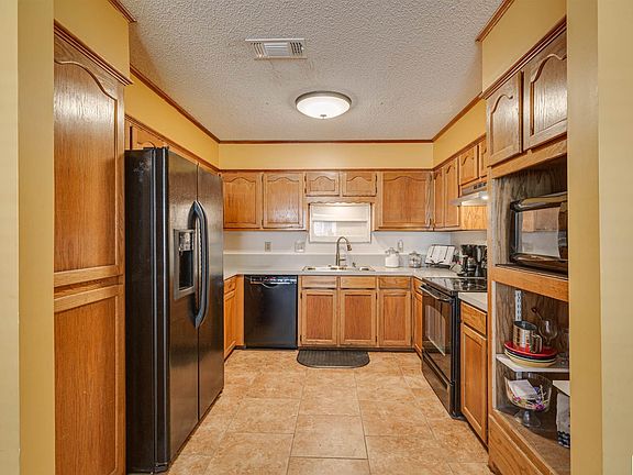 5th image of 405 Brian Dr