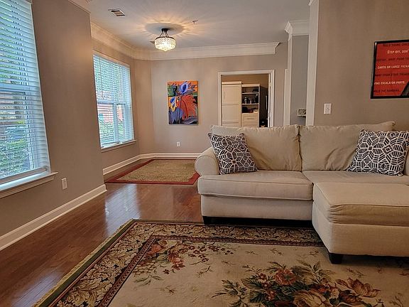 4th image of 2310 Elliott Ave APT 701