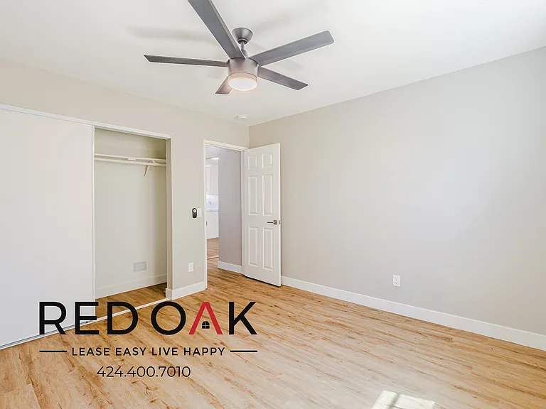 921 W 82nd St #26 — Photo 13