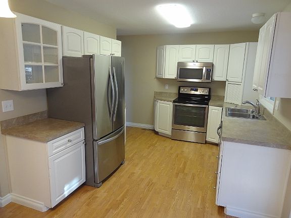 3rd image of 1024 1st West Hill Dr
