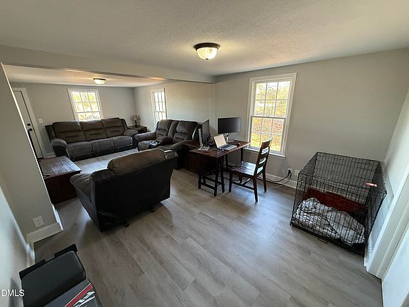 4th image of 895 Stewart Rd