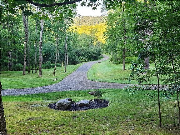 4th image of 316 Seminary Rd