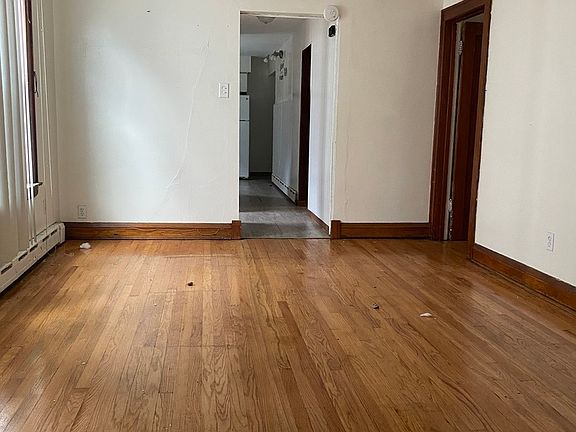 5th image of 4842 W Iowa St
