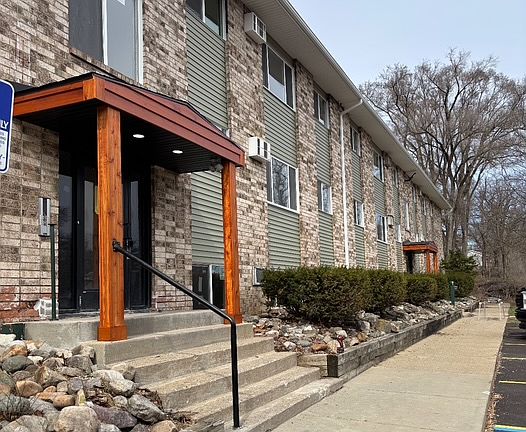 5th image of 595 Wagner Dr #1