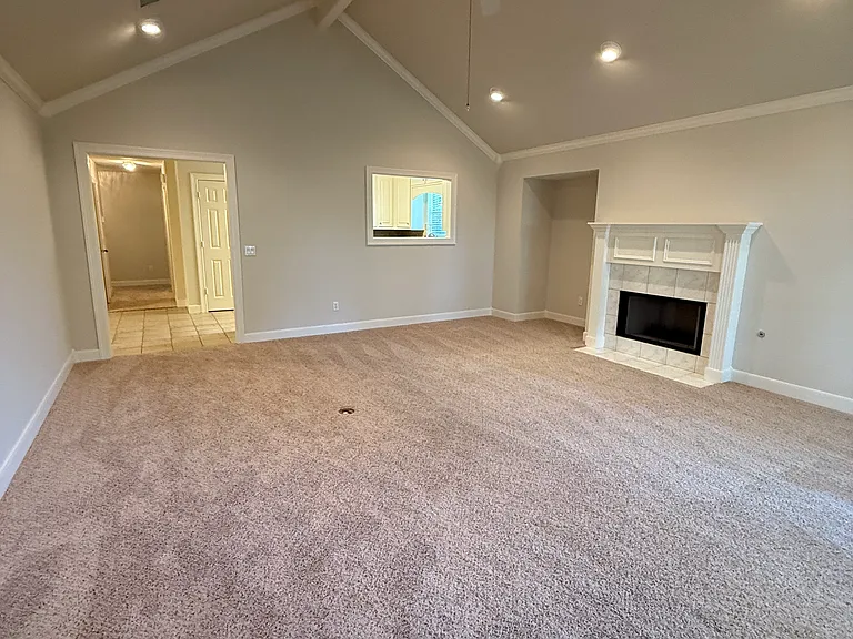 300 Pecan Village Cir #300 — Photo 2