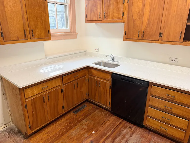 111 N Vine St — Photo 9