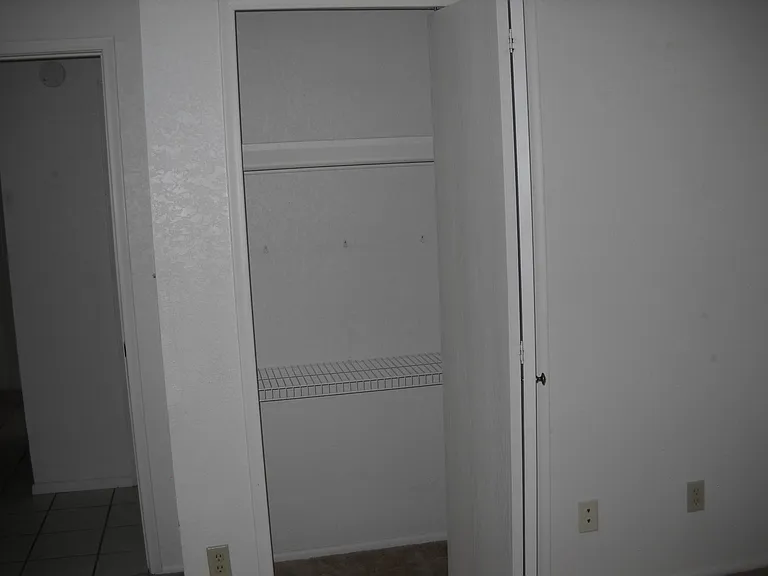 2210 Iris Dr — Photo 9