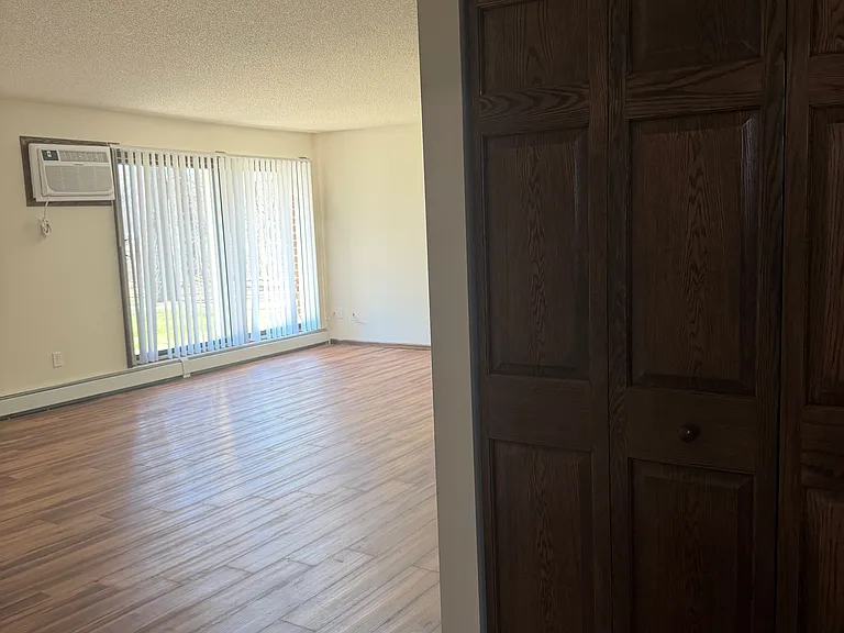 Lake Cove Village Apartments — Photo 58