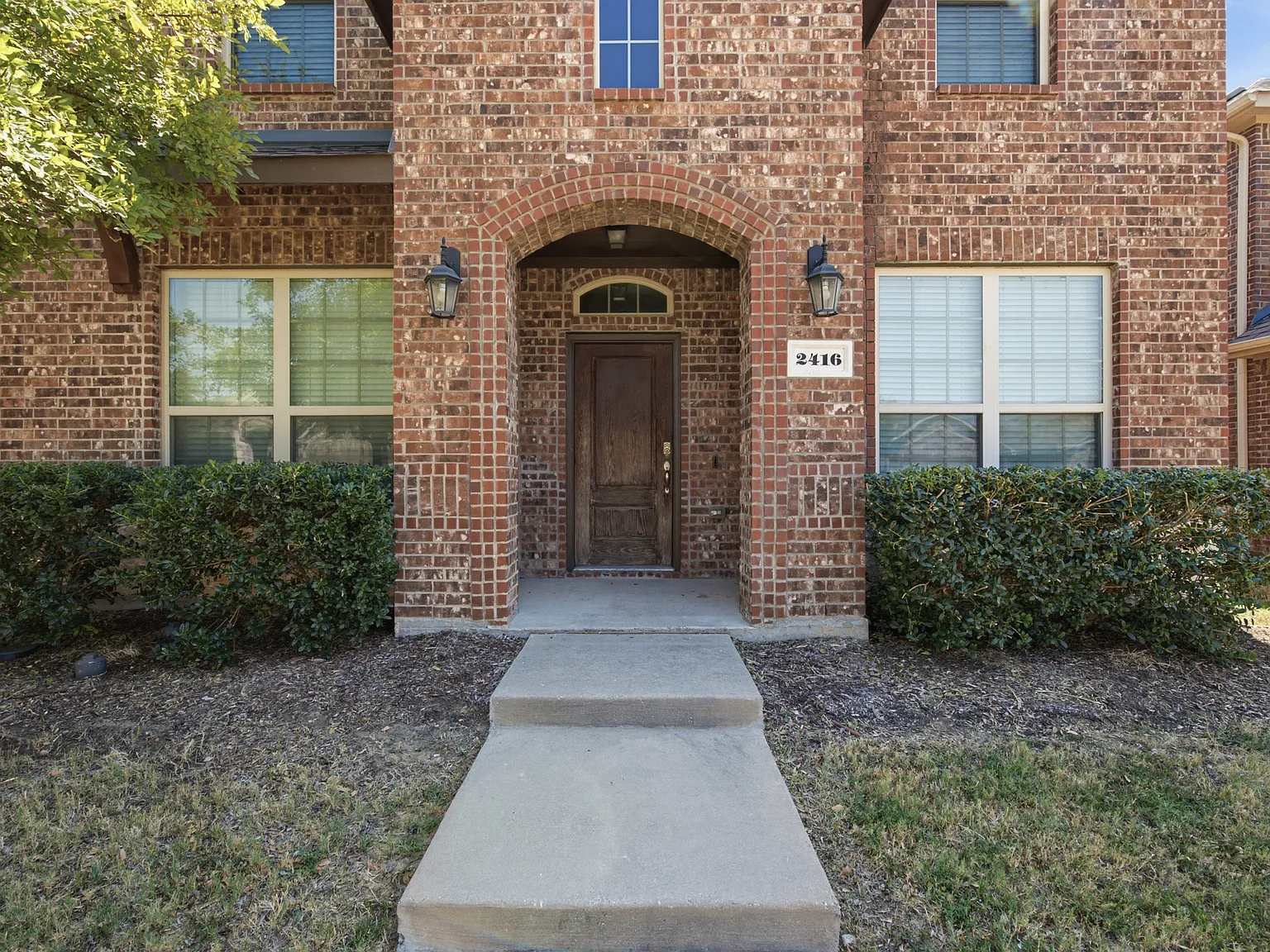 4 bed, 2.5 bath, 2850 sqft, $2,750 — Photo 2