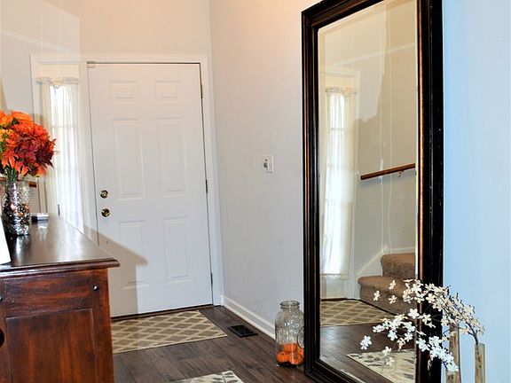 3rd image of 333 S Jewel Ct