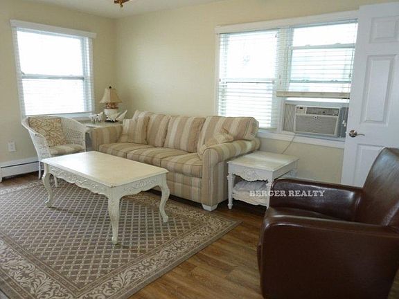4th image of 814 Saint James Pl #1
