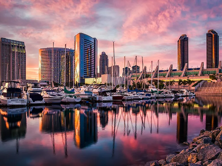 Seaport Village: Close to Seaport Village, where you can enjoy waterfront views, shops, and relaxing strolls.