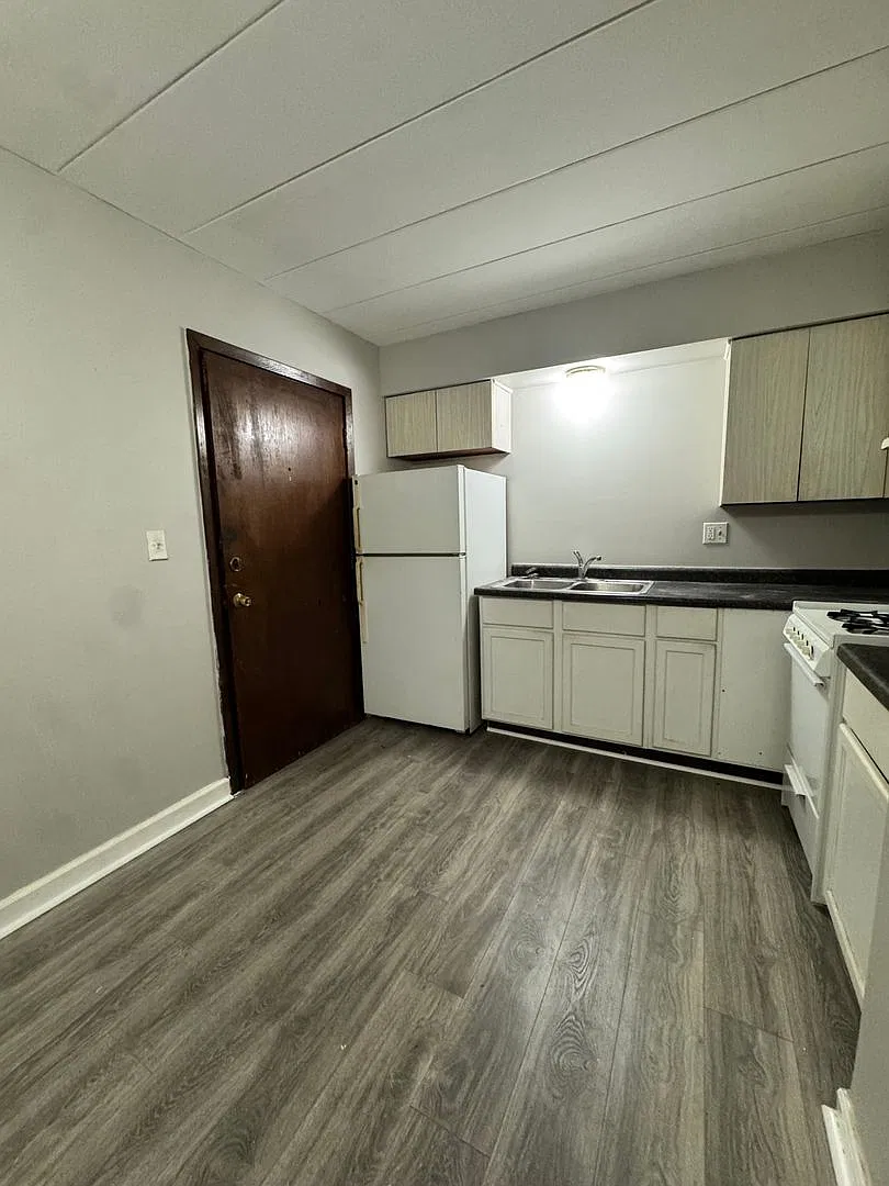 33rd Ave Apartments — Photo 3